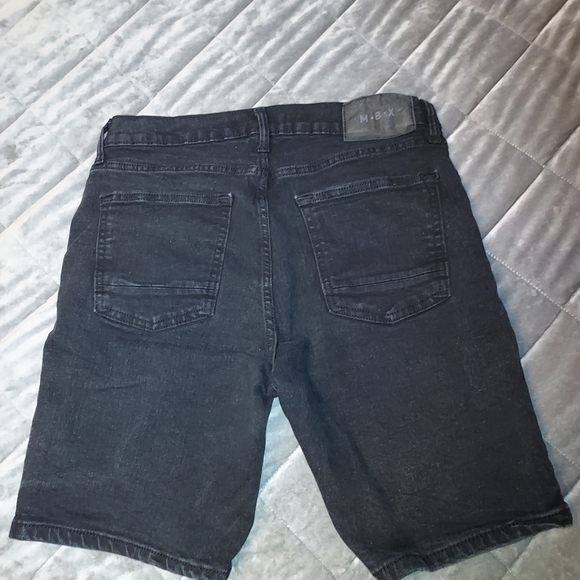 Shorts - Picture 8 of 9